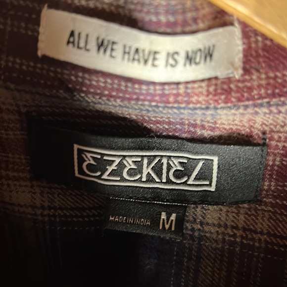 Ezekiel Mens Plaid Button Down Flannel Shirt Color Blue/Red Size Medium - Picture 2 of 3